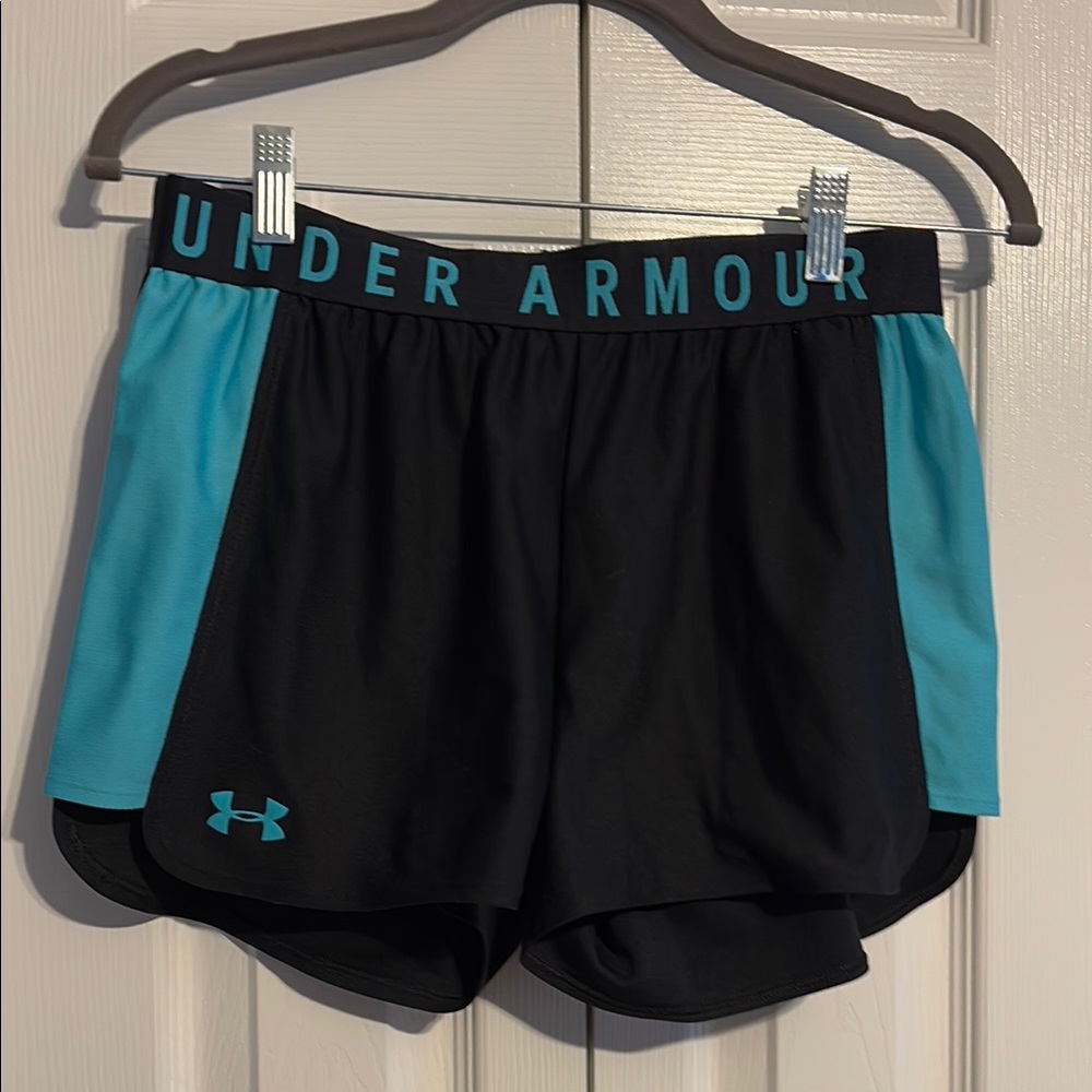 Under Armour loose athletic shorts in black and blue size small